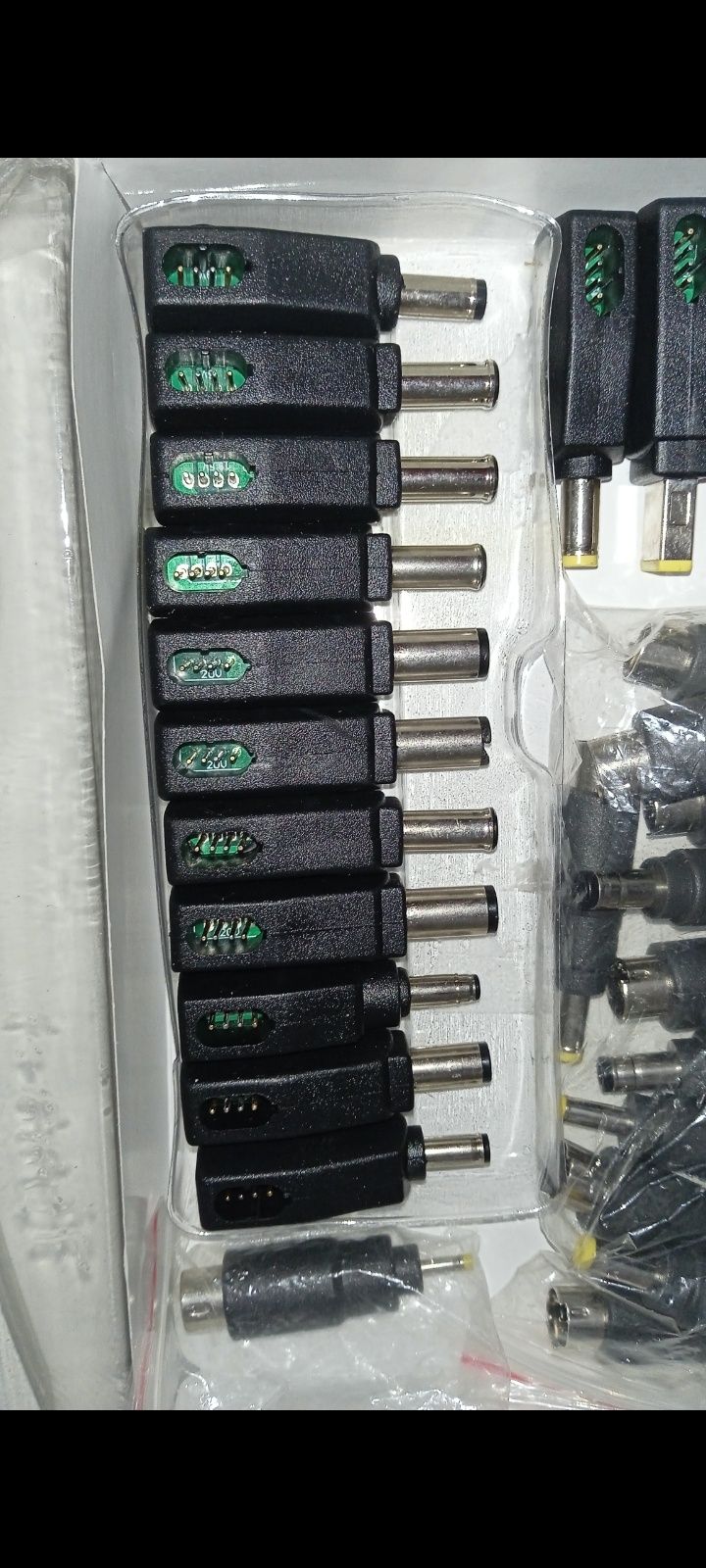 Halfmman Mini Universal AC Adaptor