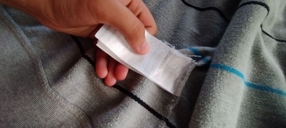 Продам кофту кархат без дірок не вигорівша Зу сума дірками розмір s