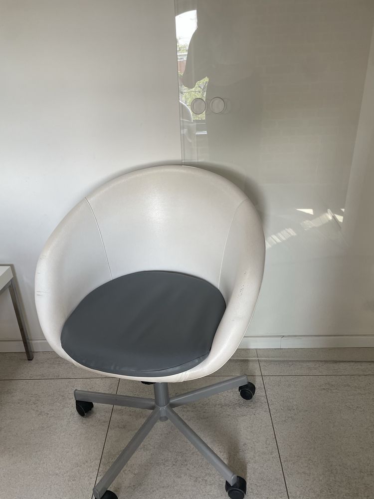 4 fotele Ikea z nowo obitym siedzeniem