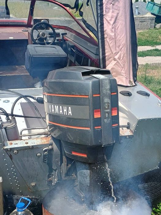 Лодка з мотором ямаха
