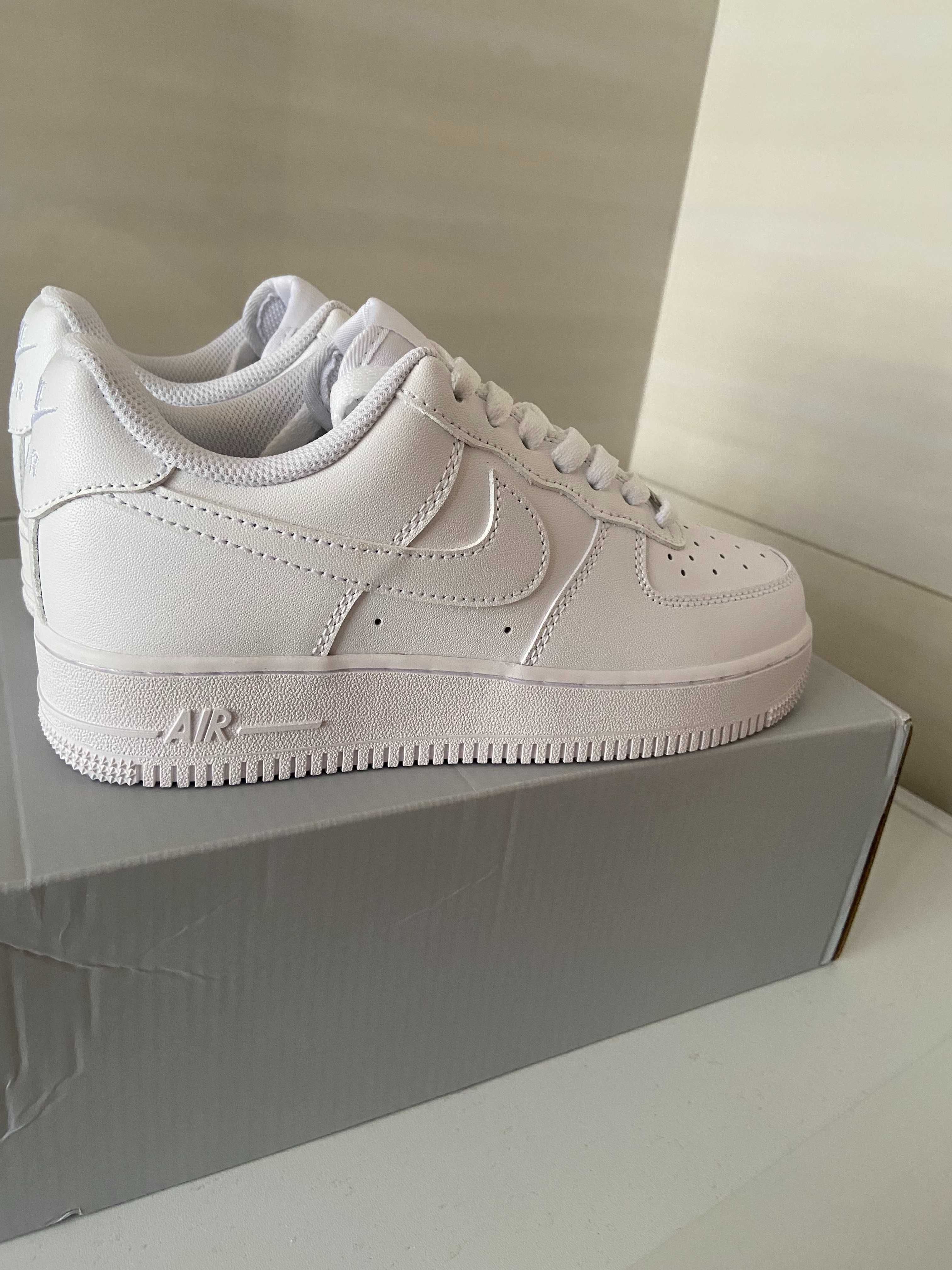 Buty Nike Air Force 1 Nowe białe 42