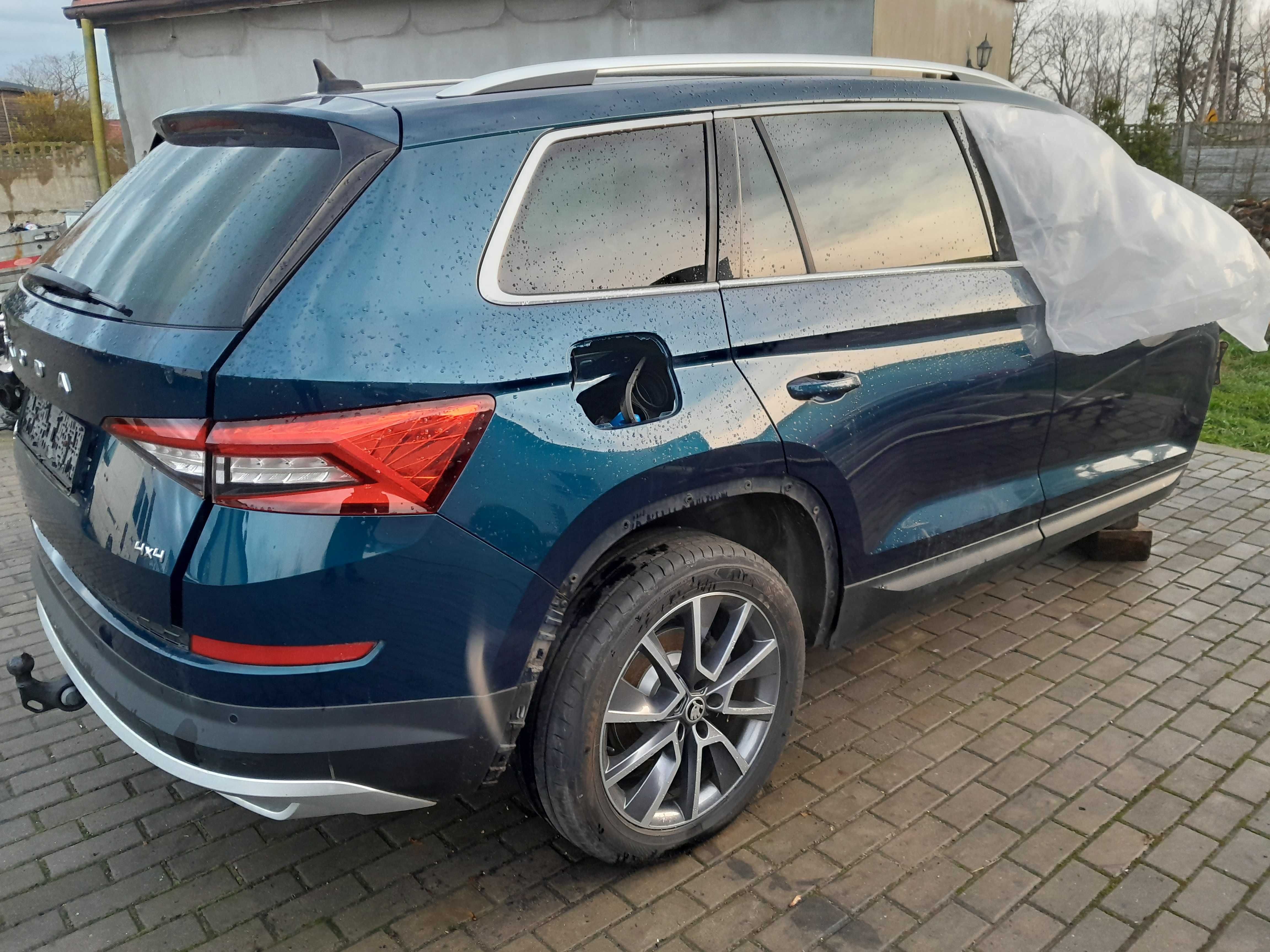 Kodiaq dupa z dachem dach