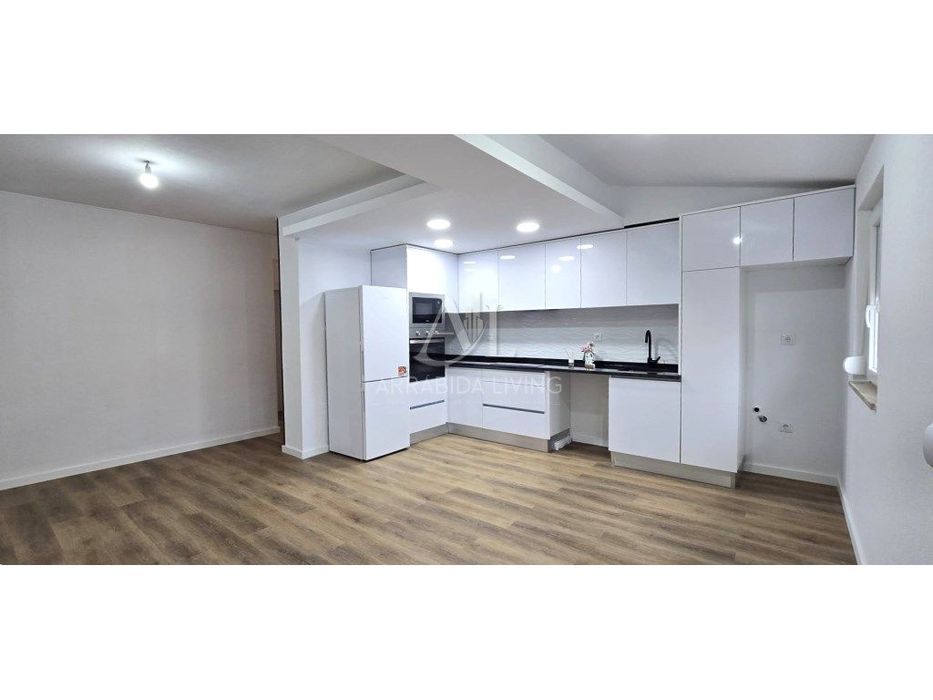 Apartamento totalmente remodelado e equipado na Camarinha