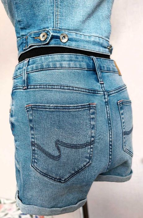 Джинсові шорти Colin`s, р.42-44 та жилетка INCITY, р.44, стан нових.