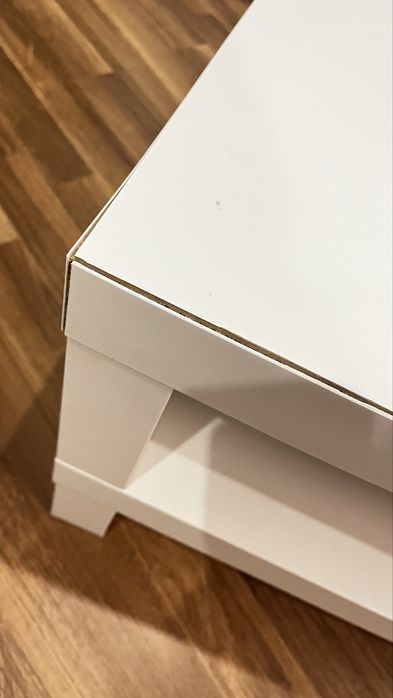 Móvel de TV com pequeno defeito