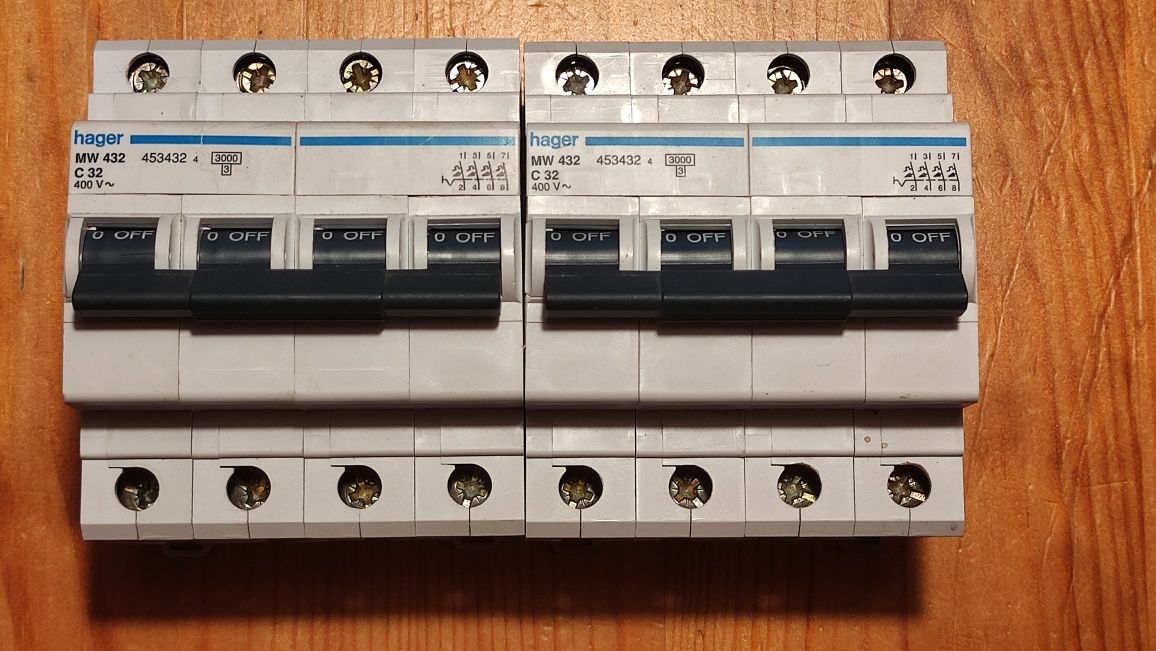 Disjuntores Hager Trifasico 4x32A - MW432 C32 CF462