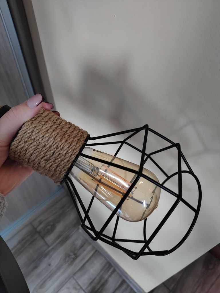 Sprzedam dwie lampy z żarówkami