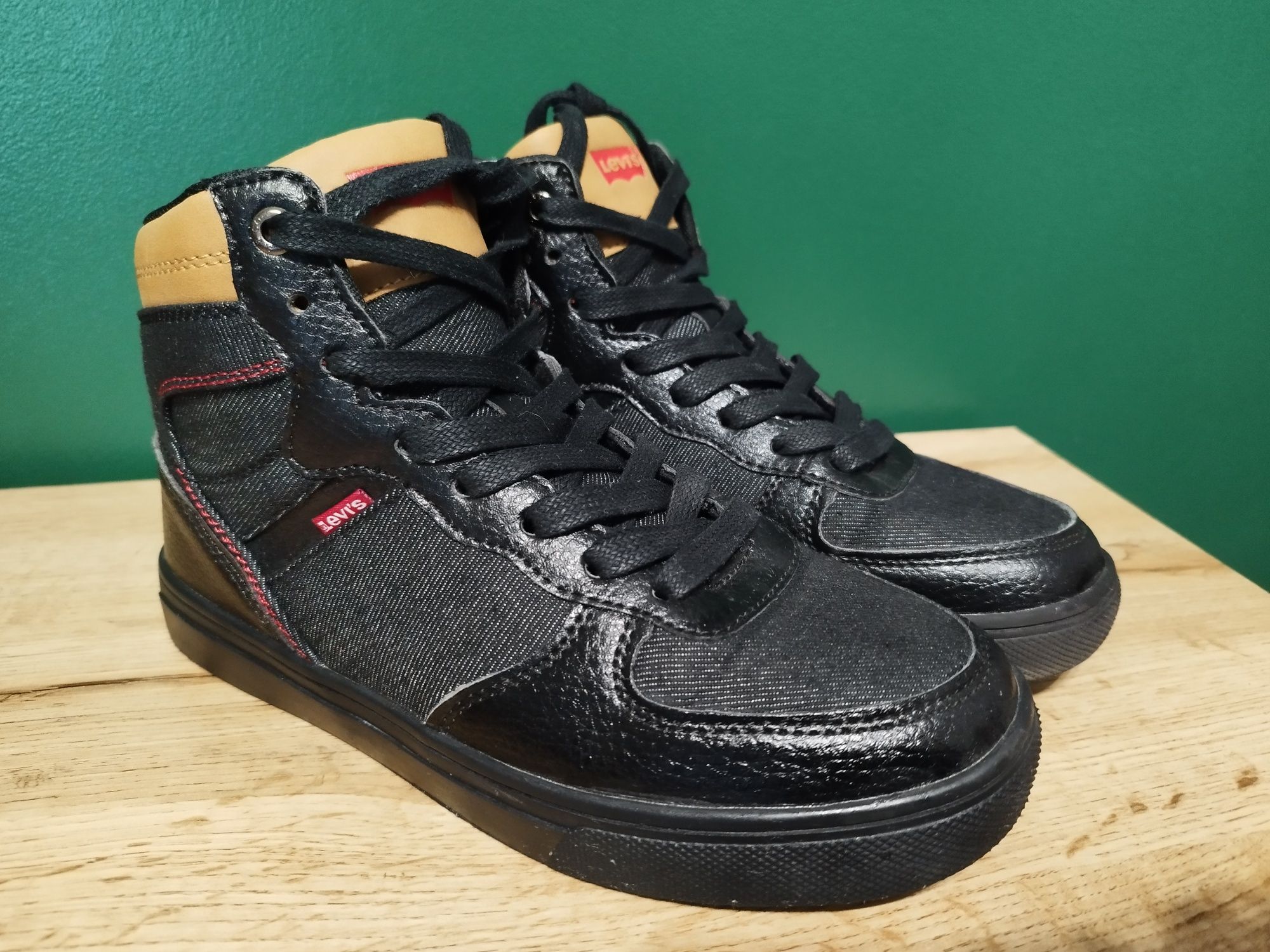 Oryginalne zadbane buty sneakersy Levis's 36.5 (22.6 cm)