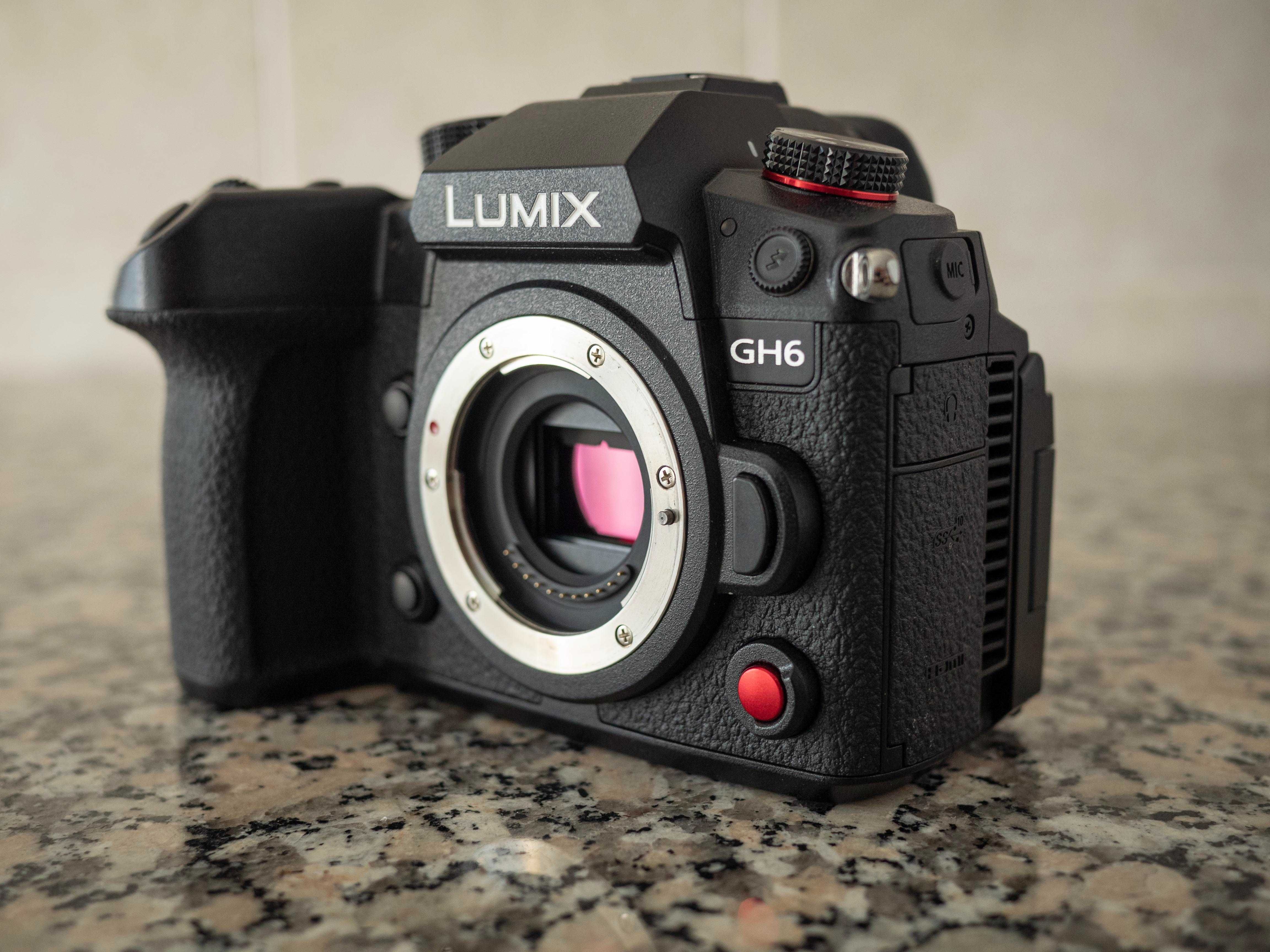 Panasonic Lumix GH6 como nova.
