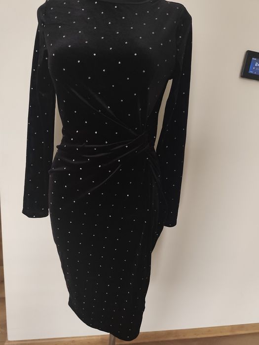 Welurowa sukienka MIDI wyszczupla 40