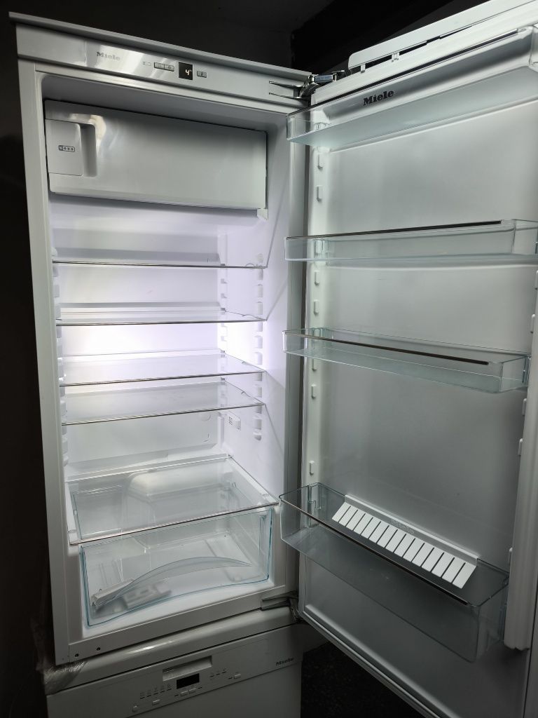 Lodówka do zabudowy 122 cm Miele K 34243 iF