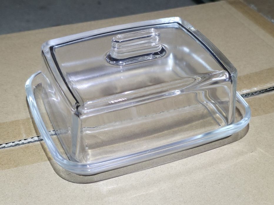 Maselniczka przeźroczysta z pokrywką