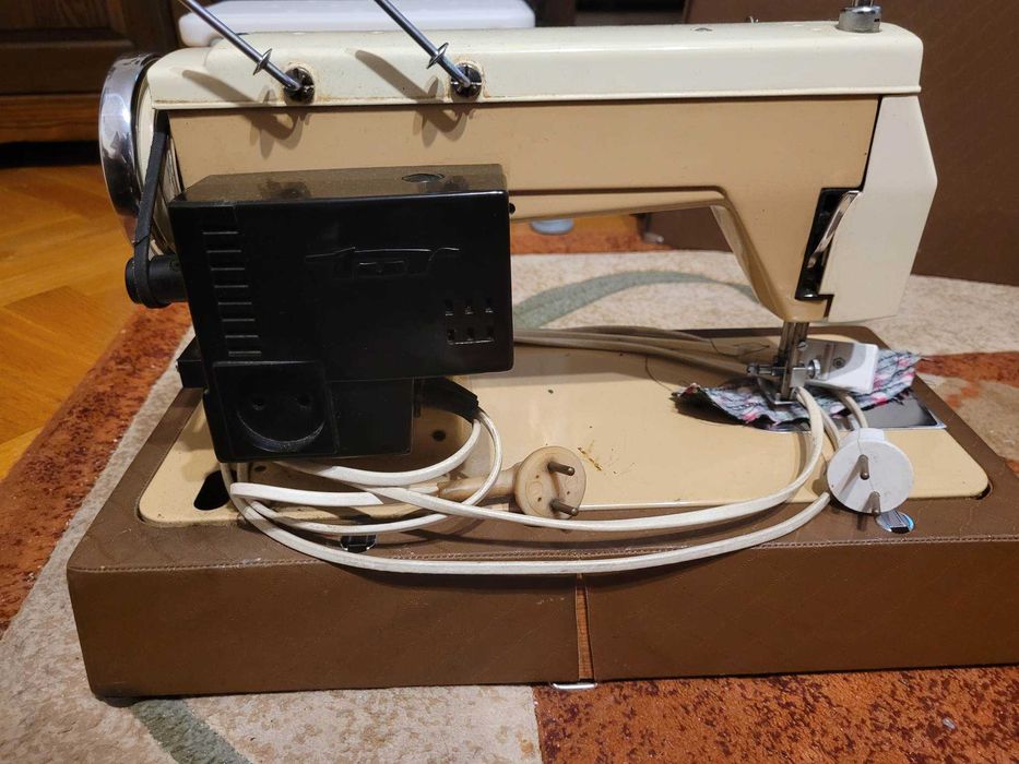 Maszyna do szycia walizkowa Łucznik 432