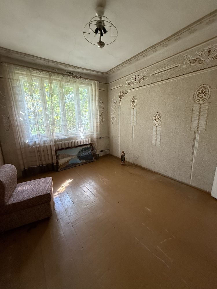 Будинок 120м2+70м2 підвал на ділянці 15 сотих в центрі м. Тячів