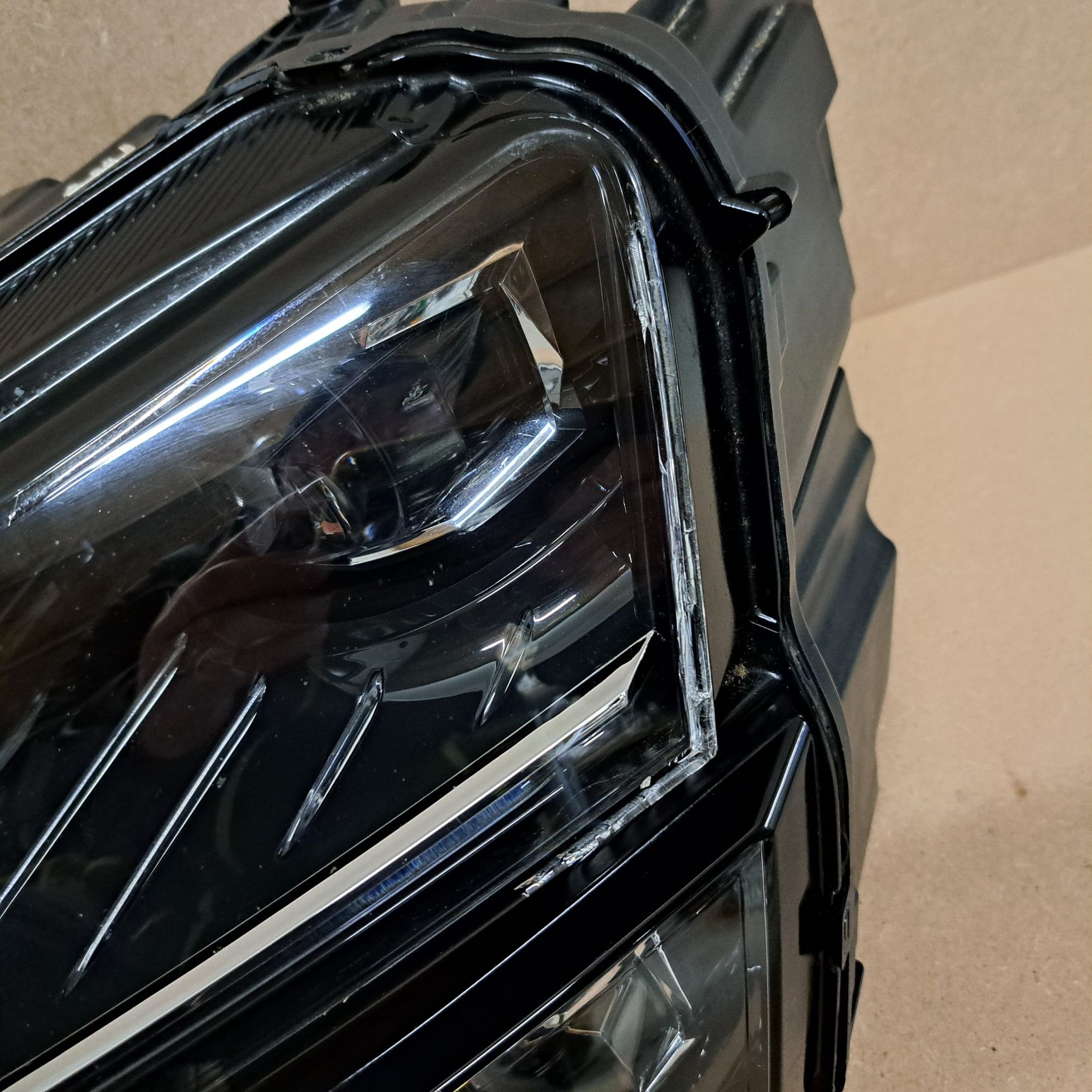 Lampa reflektor full led skoda Karoq lewy europa