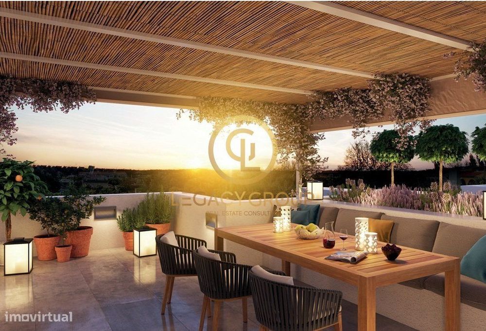 Moradias T2 de Luxo com Piscina e Jardim Privados no Coração de Alm...