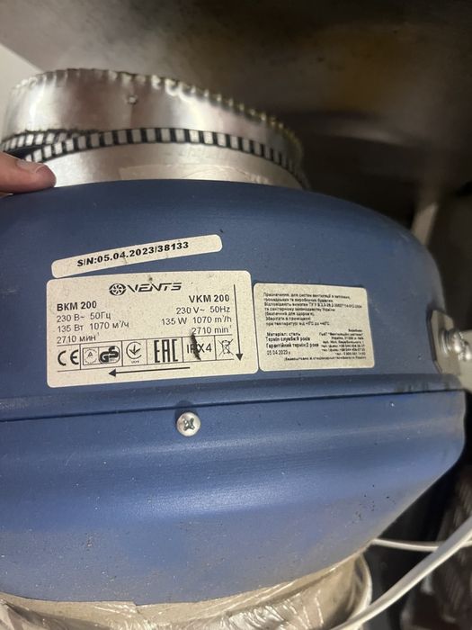 Витяжний зонт з мотором і глушником