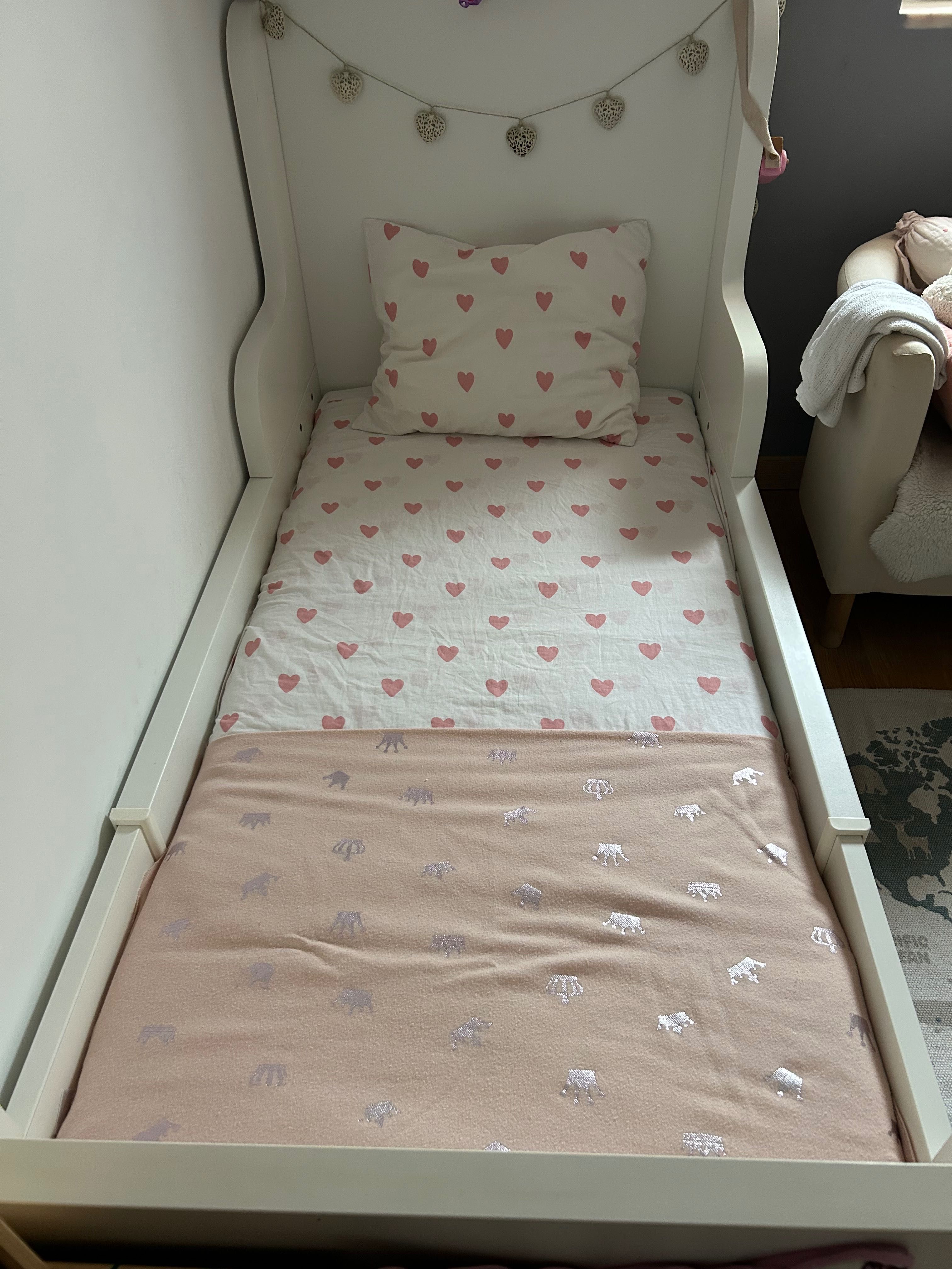 2 Camas de criança extensíveis com colchões