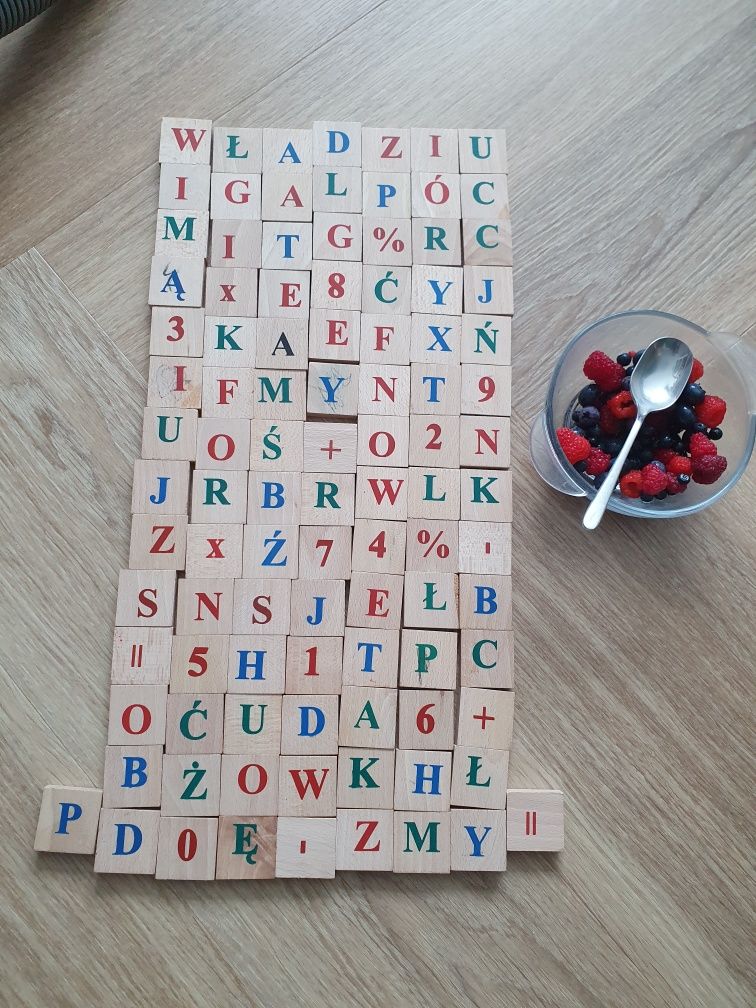 Klocki drewniane z literkami