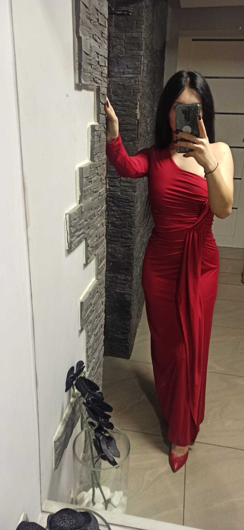 Długa czerwona sukienka na jedno ramie XS/S