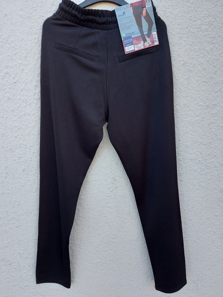 Spodnie czarne typu joggers nowe XS