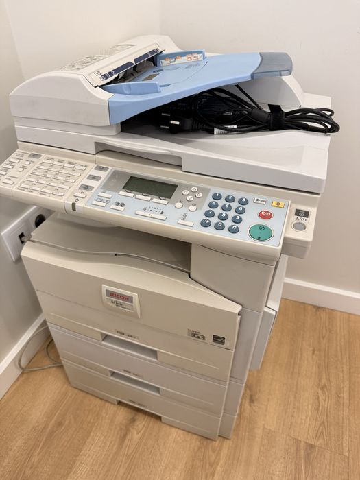 2 impressoras multifuncoes com gaveta dupla de papel.
