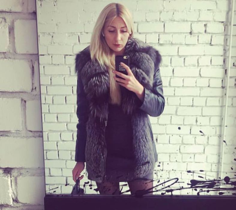 Шкіряна куртка з хутром чорнобурки