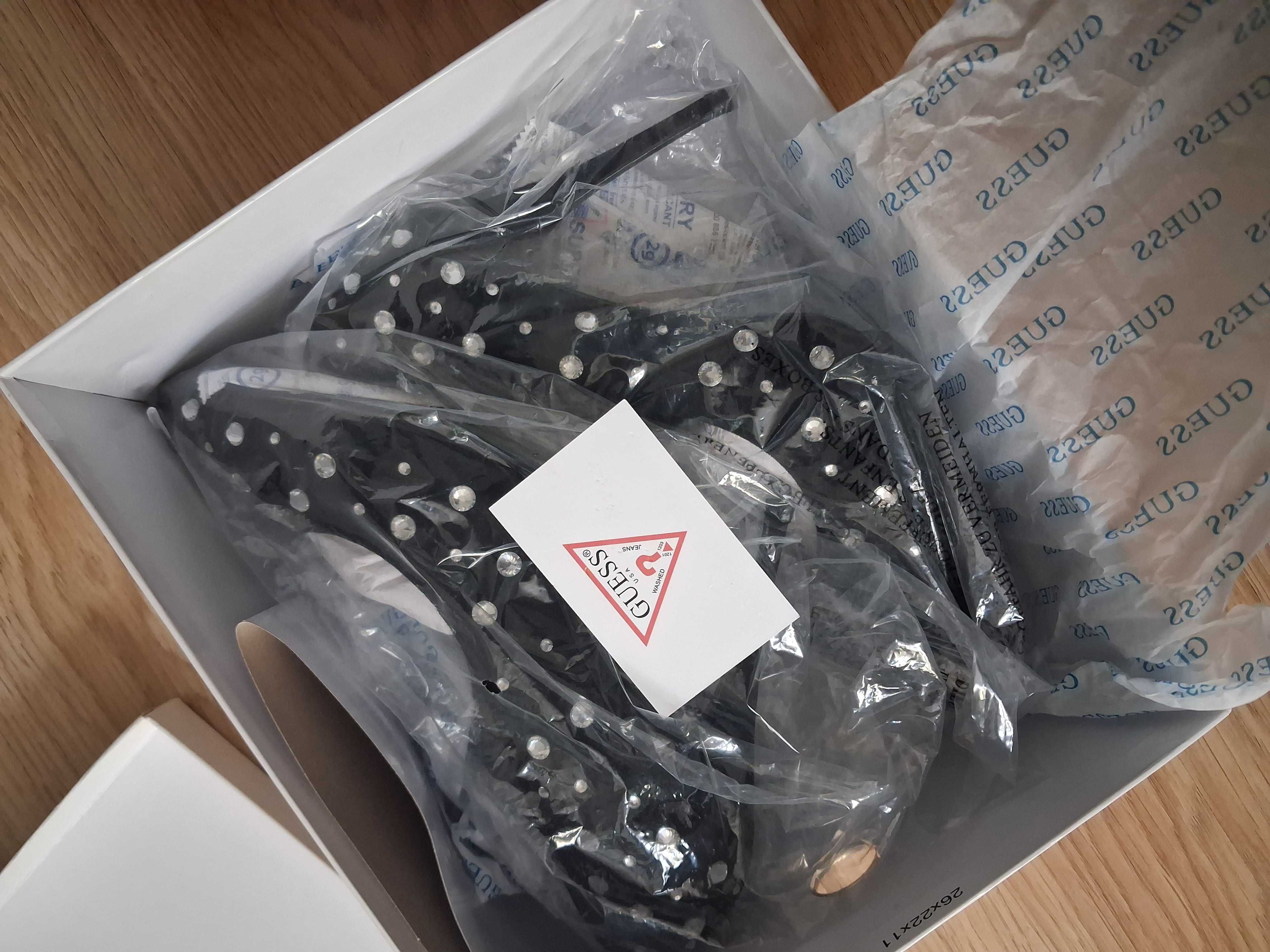 Szpilki guess buty na obcasie z kryształkami