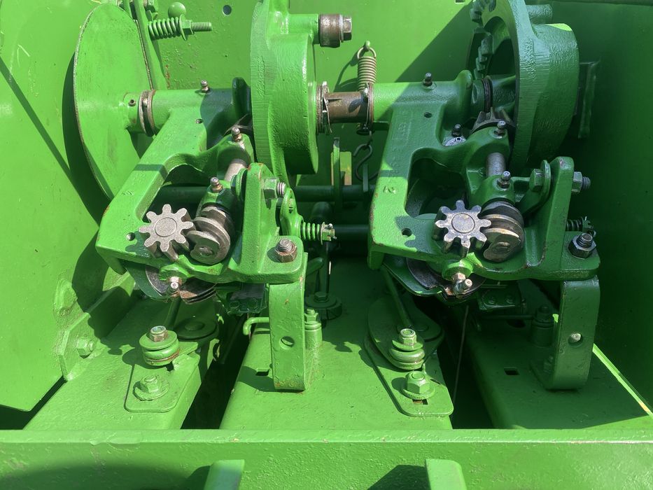 прес підбирач John Deere 332