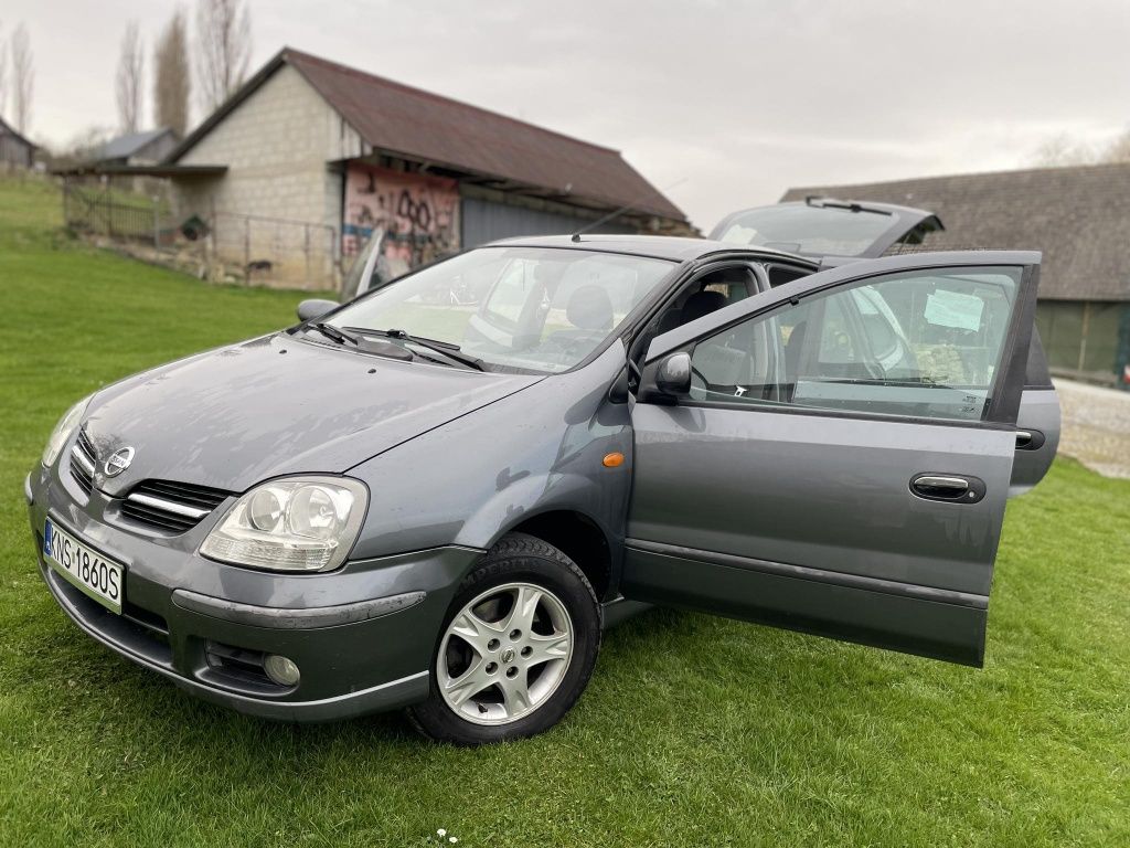 Nissan Almera Tino