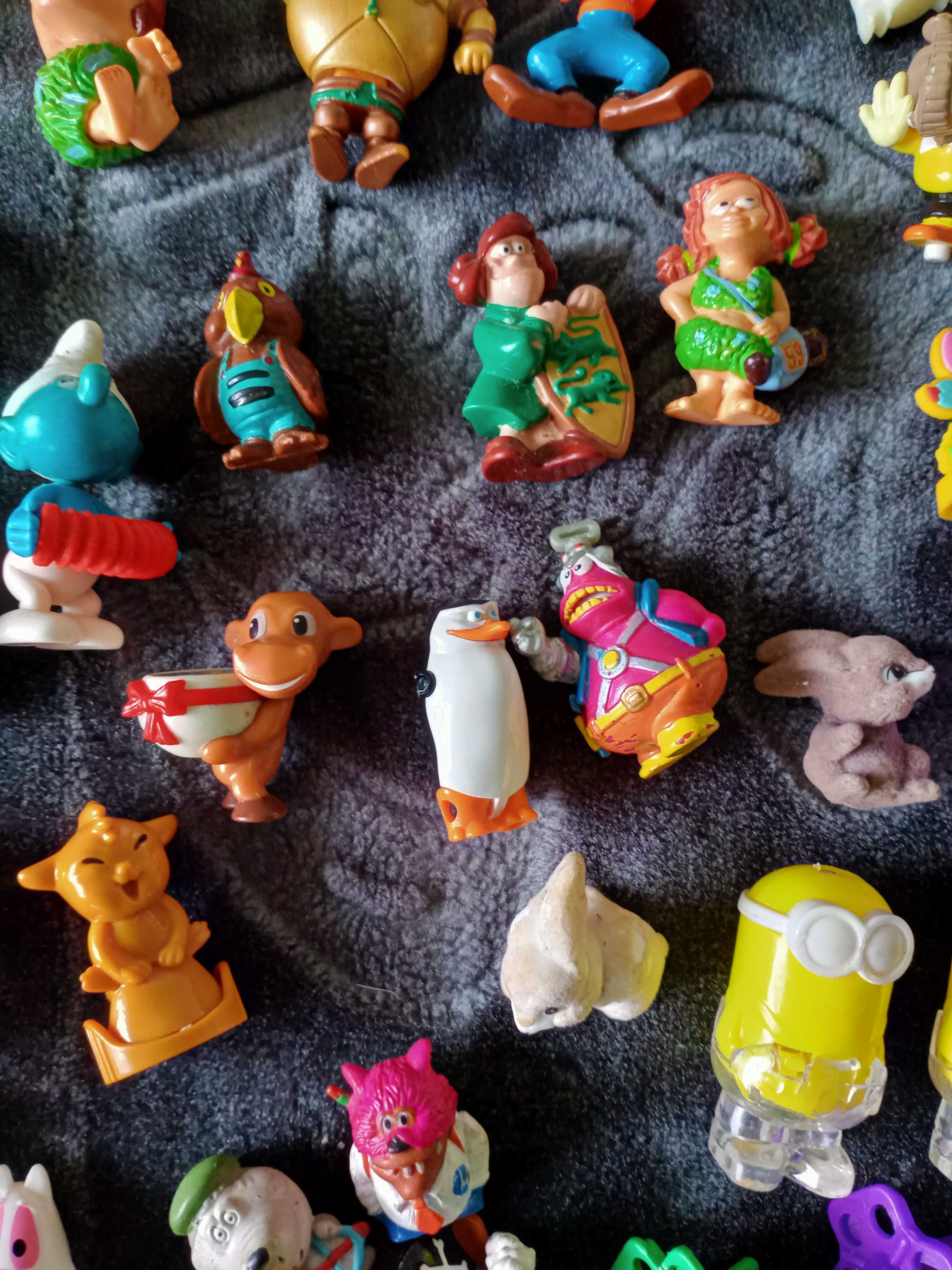 Zestaw figurek i zabawek  z Kinder niespodzianek 140 sztuk +gratis
