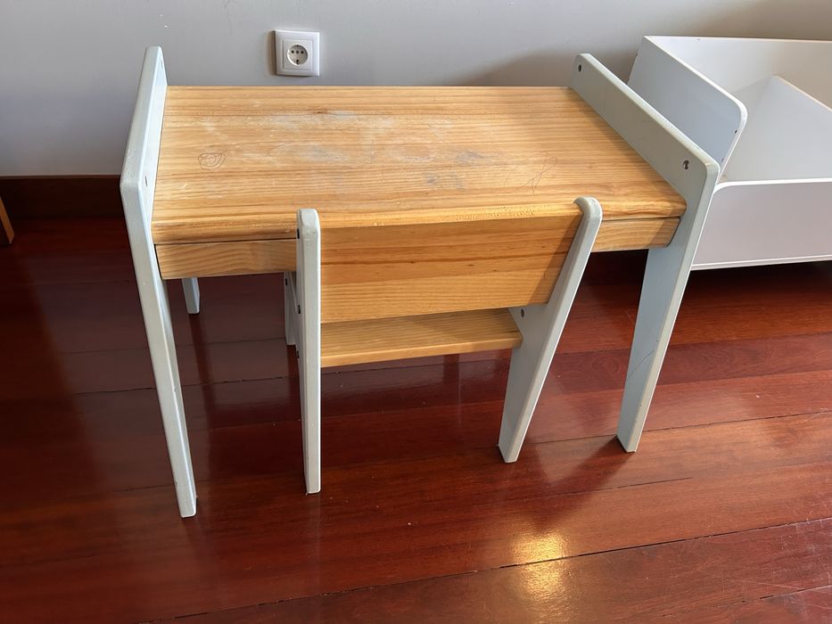 Conjunto de mesa e cadeira para criança SKLUM