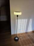 Lampa stojąca z włącznikiem nożnym