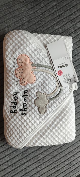 Nowy z metką ręcznik kąpielowy dla niemowląt