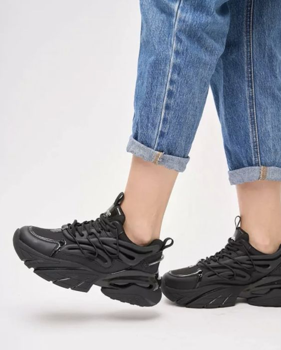 Кросівки жіночі Lonza розмір 36