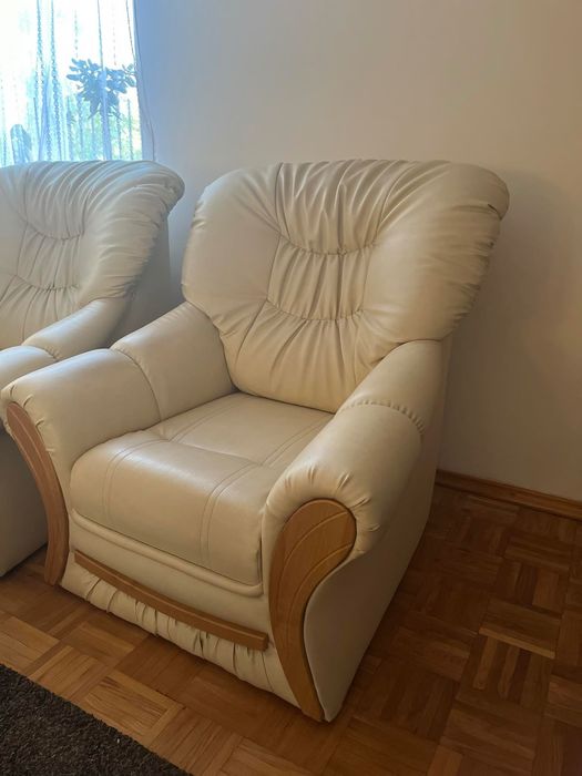 Fotele bezowe z eko skóry