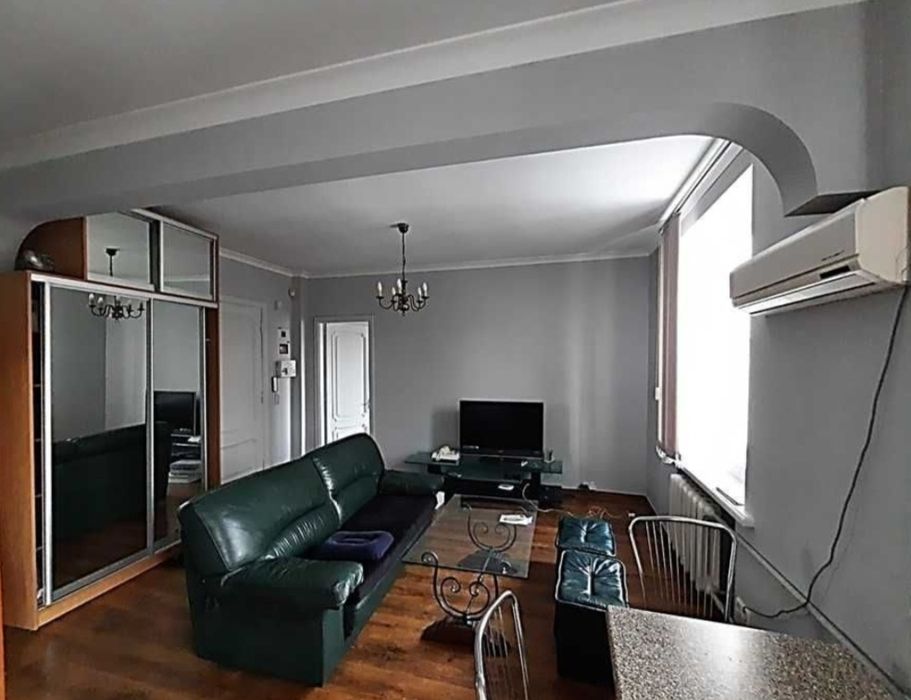 Здється  2х кімнатна студія в центрі міста