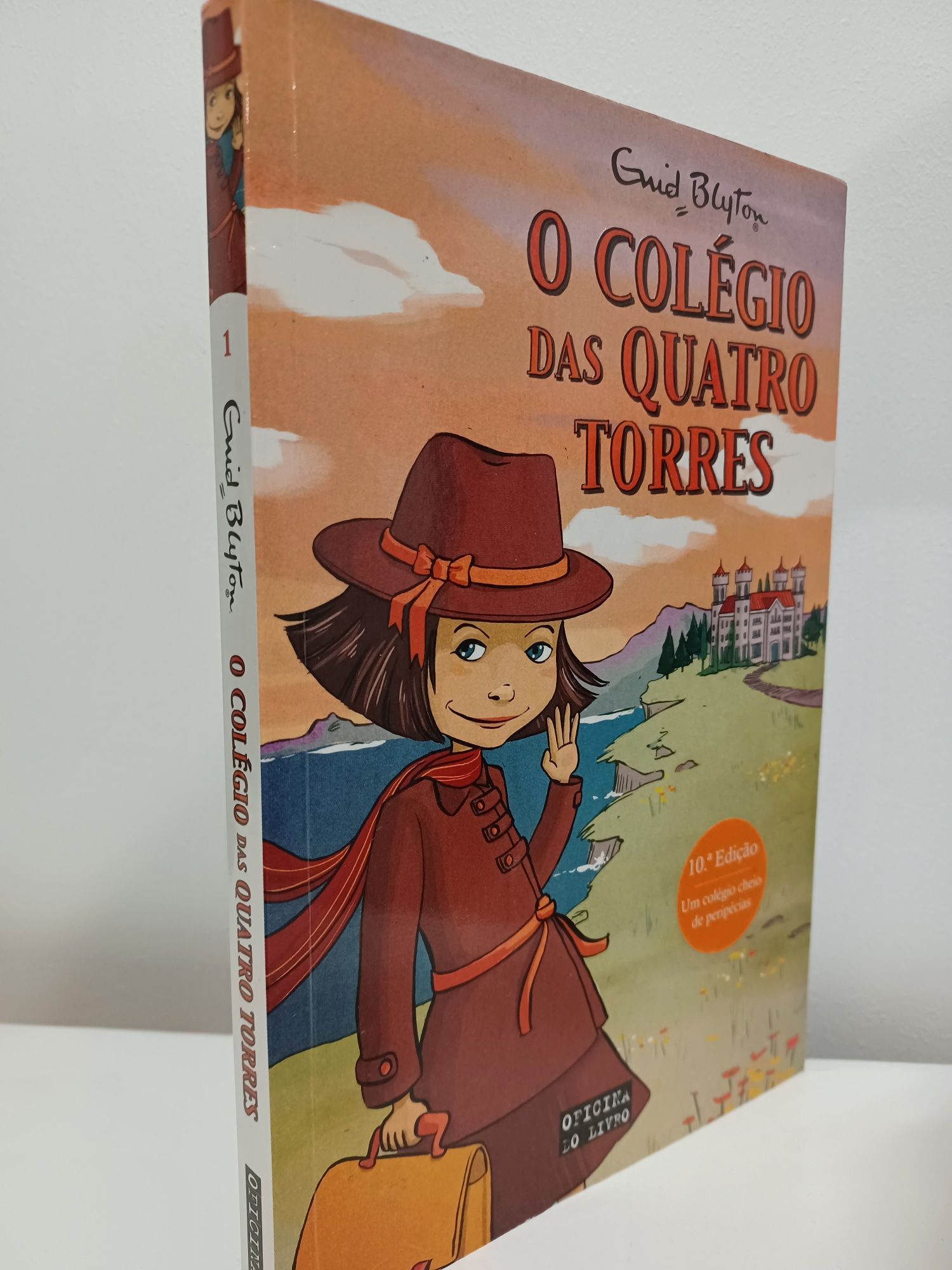 O colégio das quatro torres