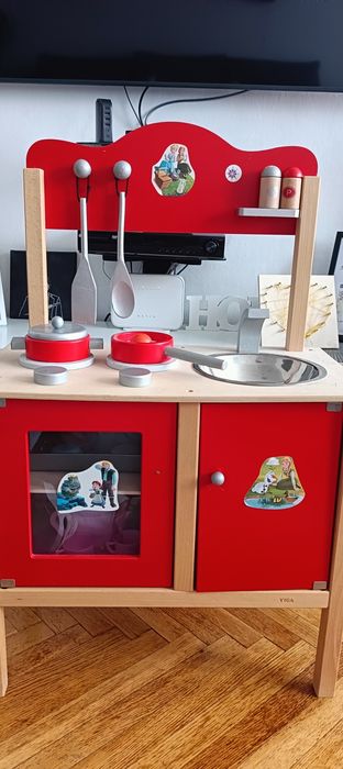 Drewniana kuchnia i akcesoria