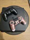 Ps4 1TB + 2 pady