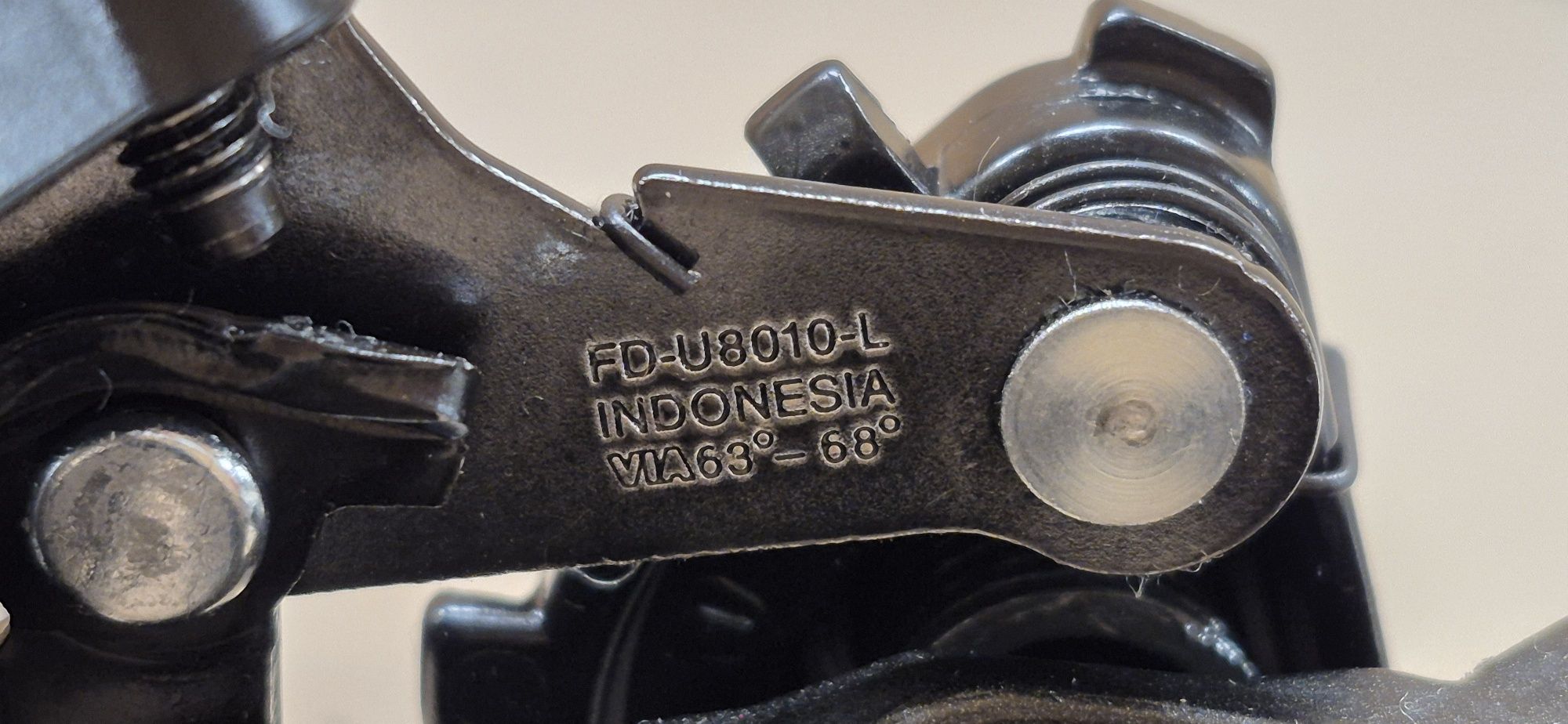 Nr1.  Przerzutka Shimano Cues FD-8010-L.