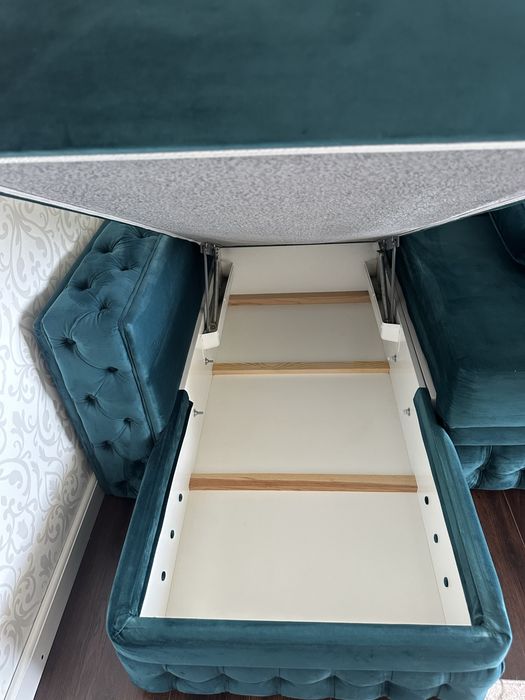 Диван кутовий. Дуже стильний.