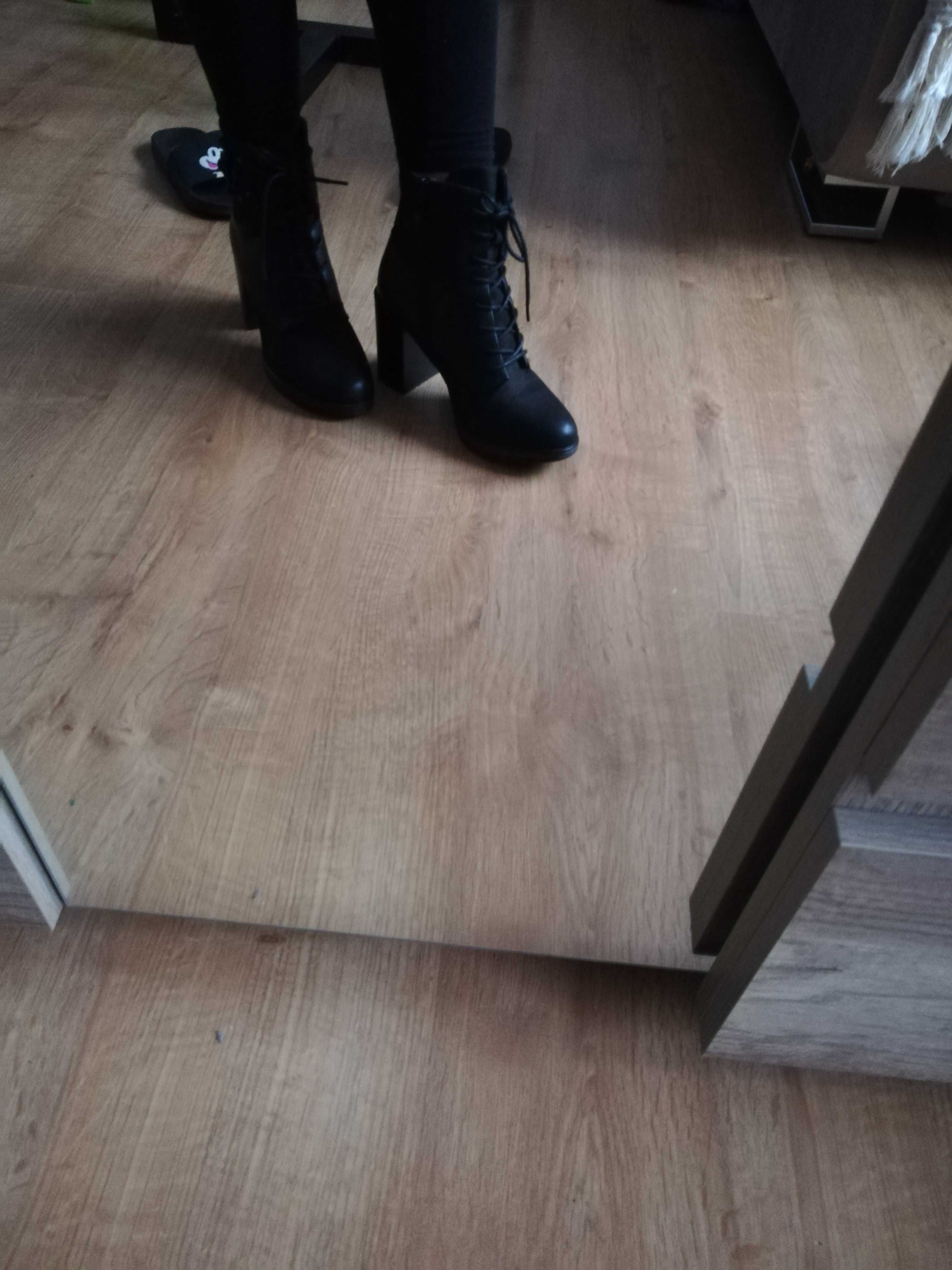 Buty botki czarne klocek 40