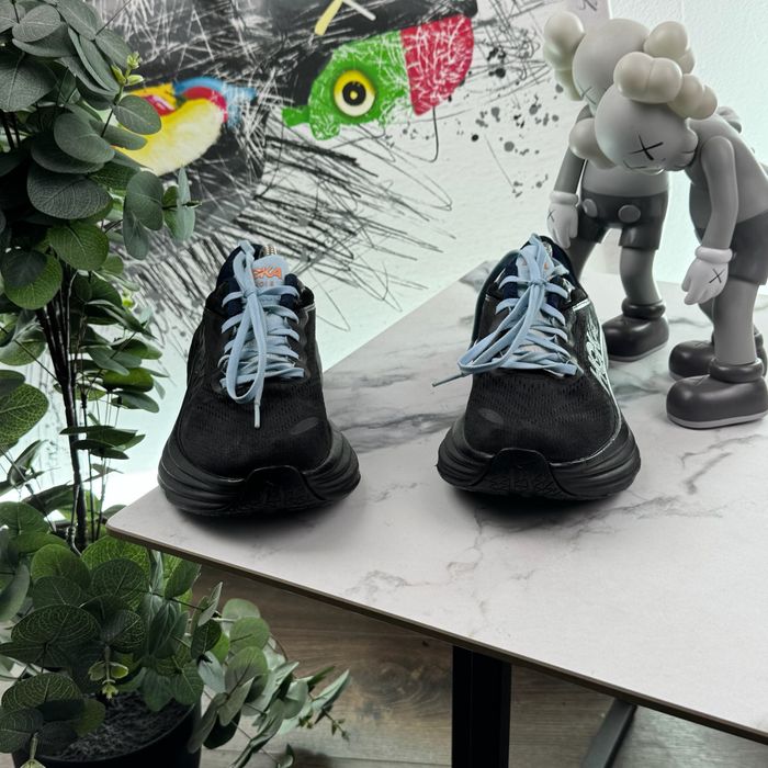 Кросівки Hoka Bondi 8 40.5 розмір Е6270