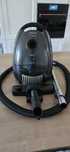 Mocny solidny odkurzacz GRUNDIG Body Guard o mocy 2000W.