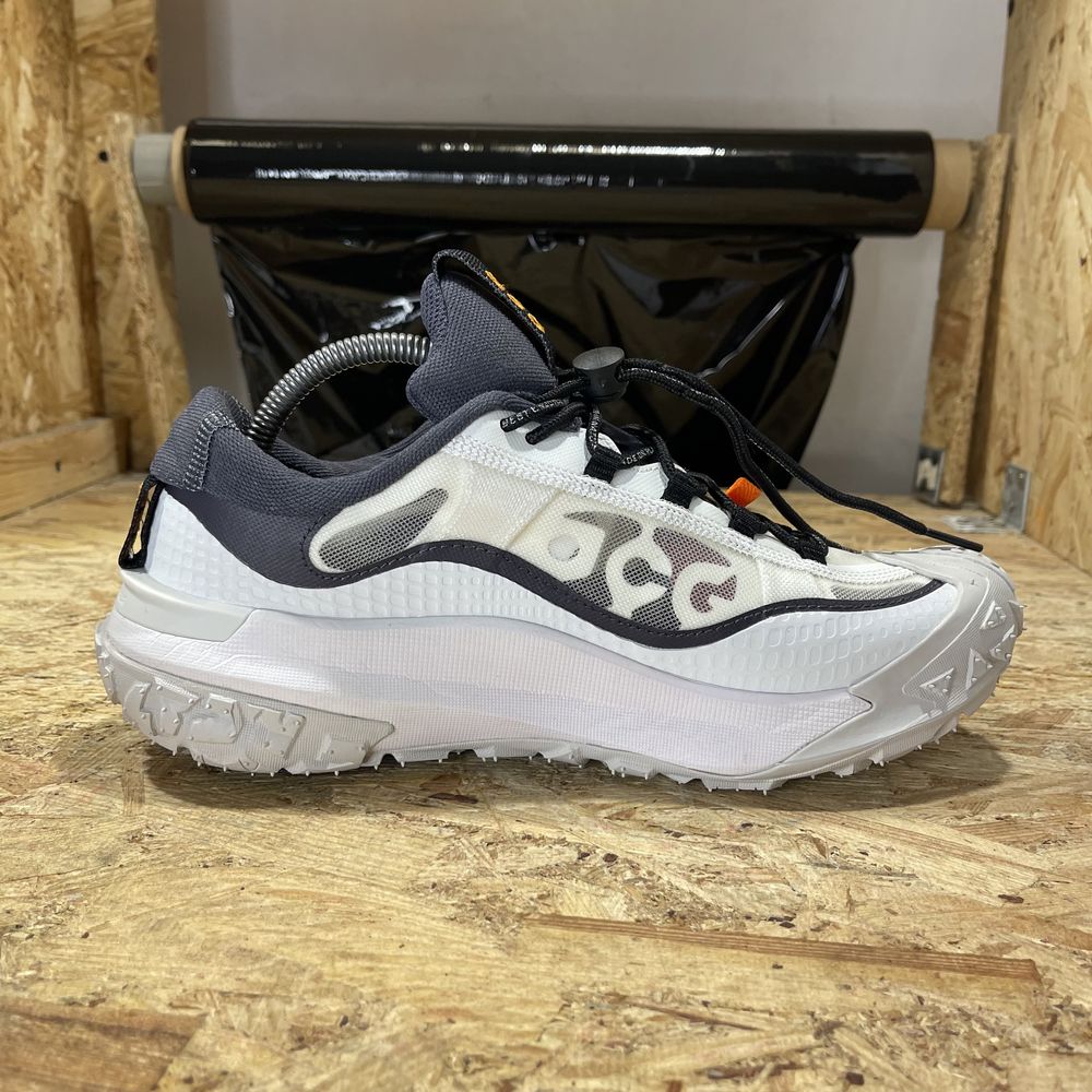 Чоловічі кросівки Nike ACG Mountain Fly 2 Low White Orange