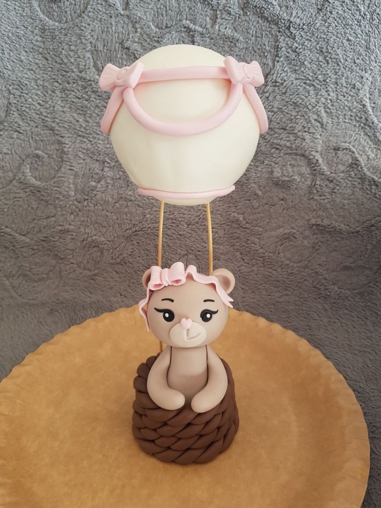 Figurka na tort misia z balonem