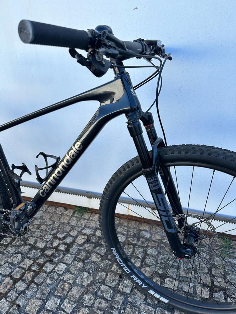 Bicicleta Cannondale Scalpel HT carbono preto com acessórios