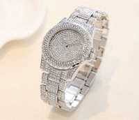 Zegarek Modny  z diamentami kryształkami  kolor: srebrny