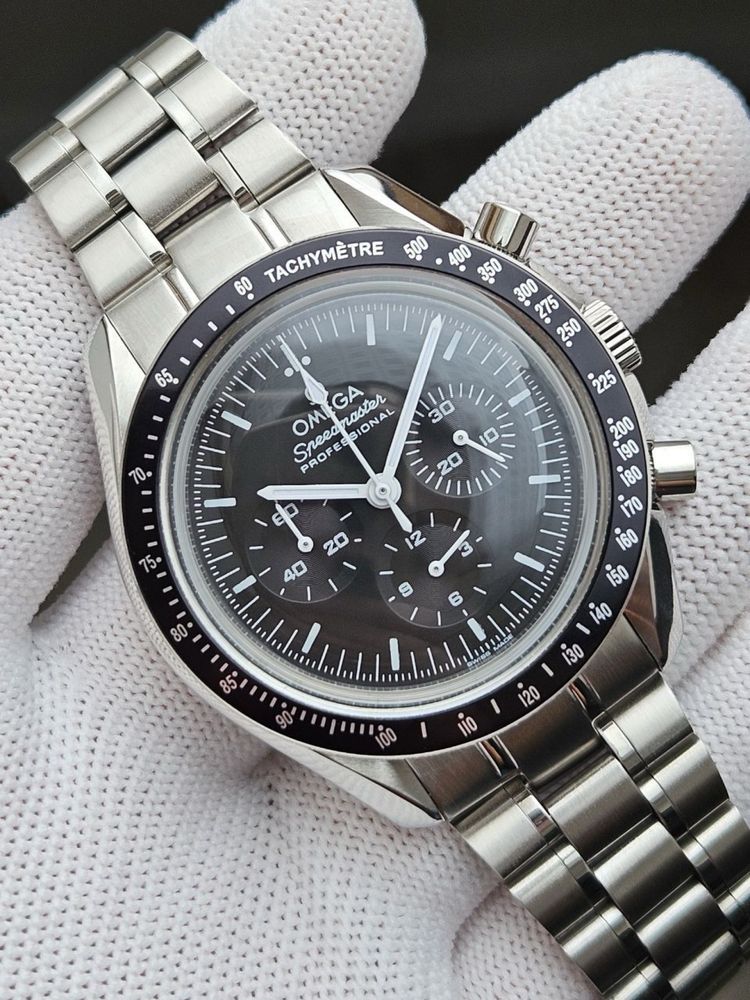 Швейцарские часы с хронографом Omega Speedmaster Moonwatch